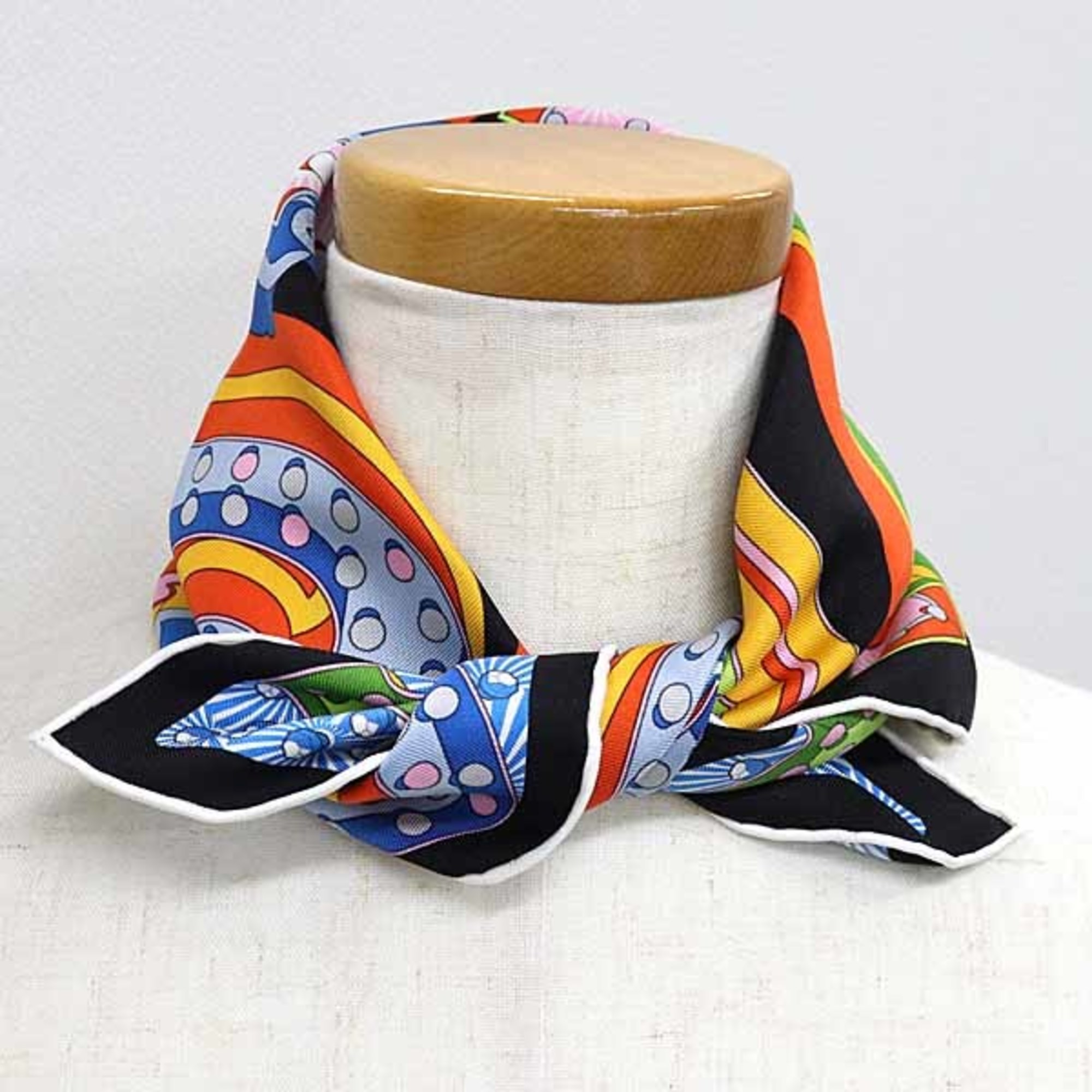 Hermes Hermès Gavroche Electric Scarf/Muffler, Carré Size 45, Dimitri Rybartchenko, Noir Orange Multicolor, S