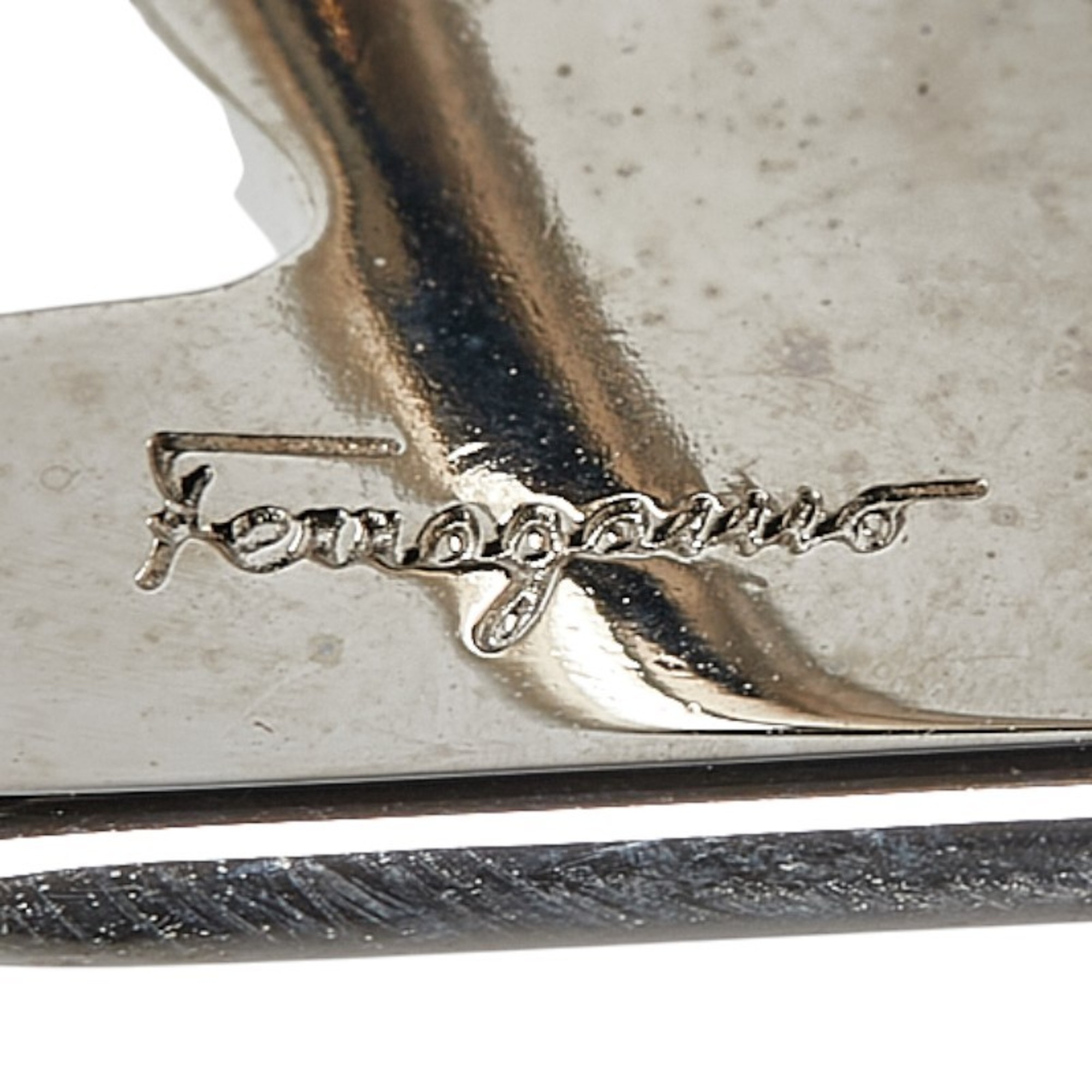 Salvatore Ferragamo Gancini scarf ring in silver metal for women.