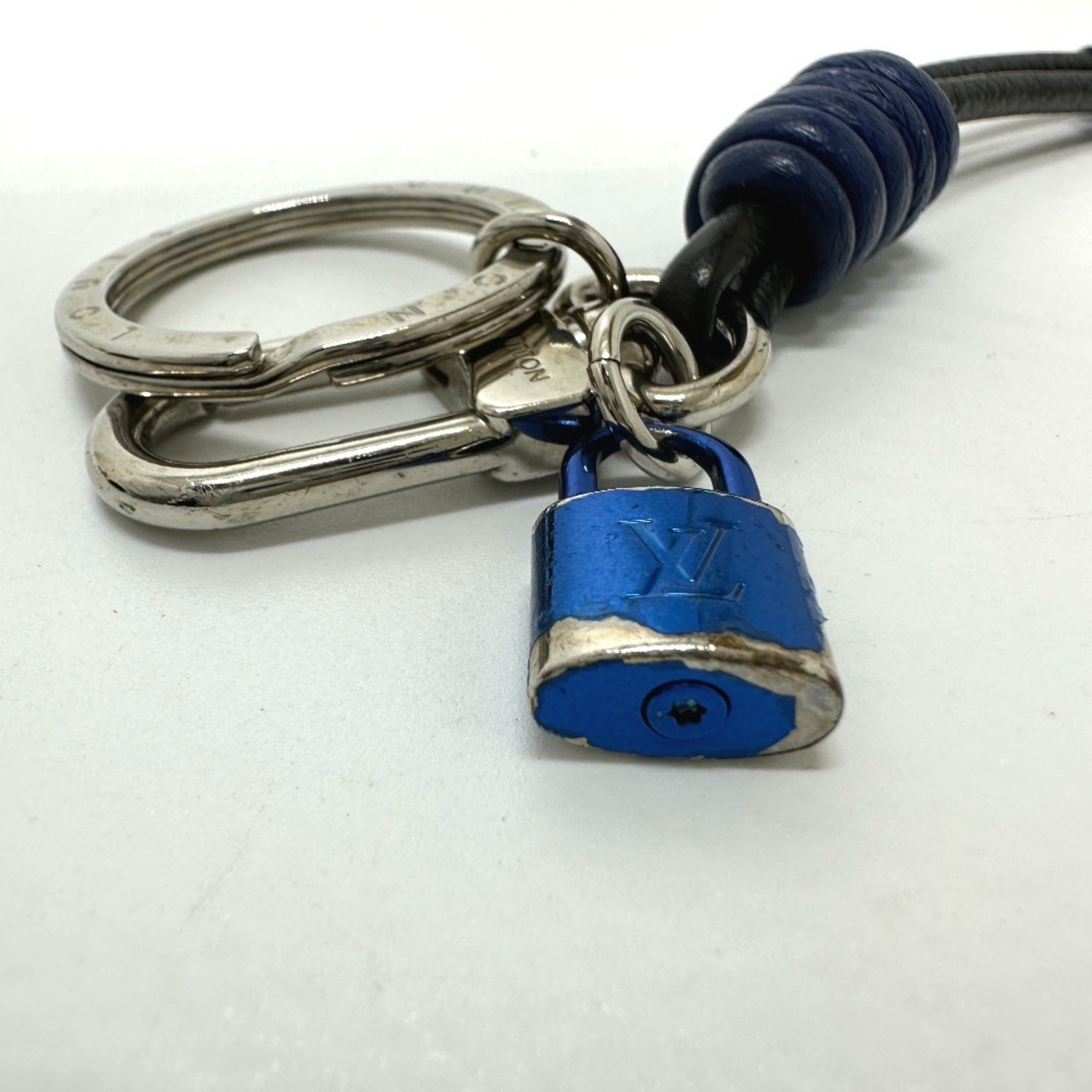 LOUIS VUITTON M61713 Porte-Clés Knot Lock Bag Charm Keychain in Metal/Leather, Men's, Black