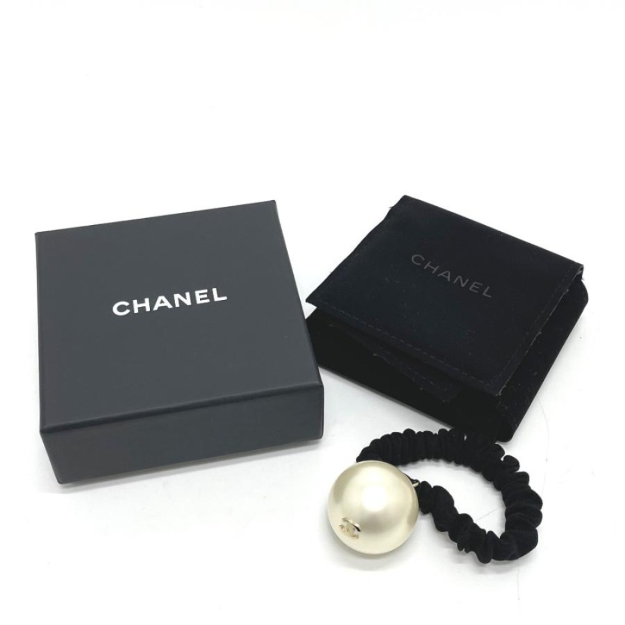 CHANEL CC Coco Mark Scrunchie F22V Hair Tie, Faux Pearl, Women's, Black x White