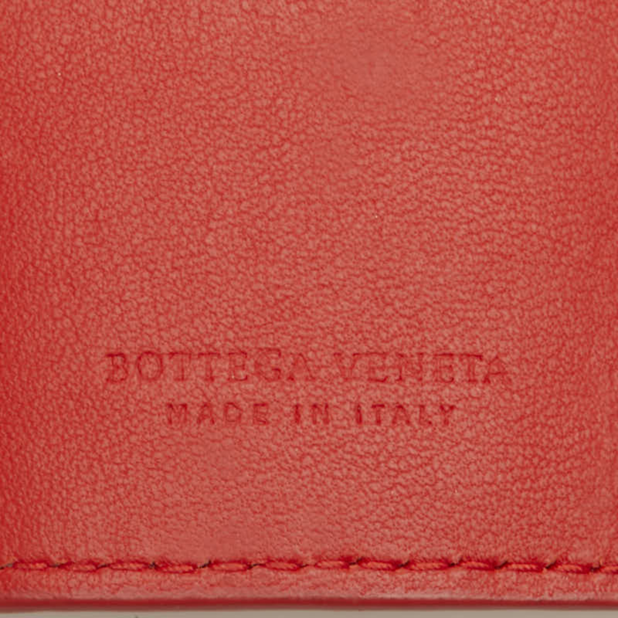 Bottega Veneta Intrecciato 6-ring key case in red leather for women.