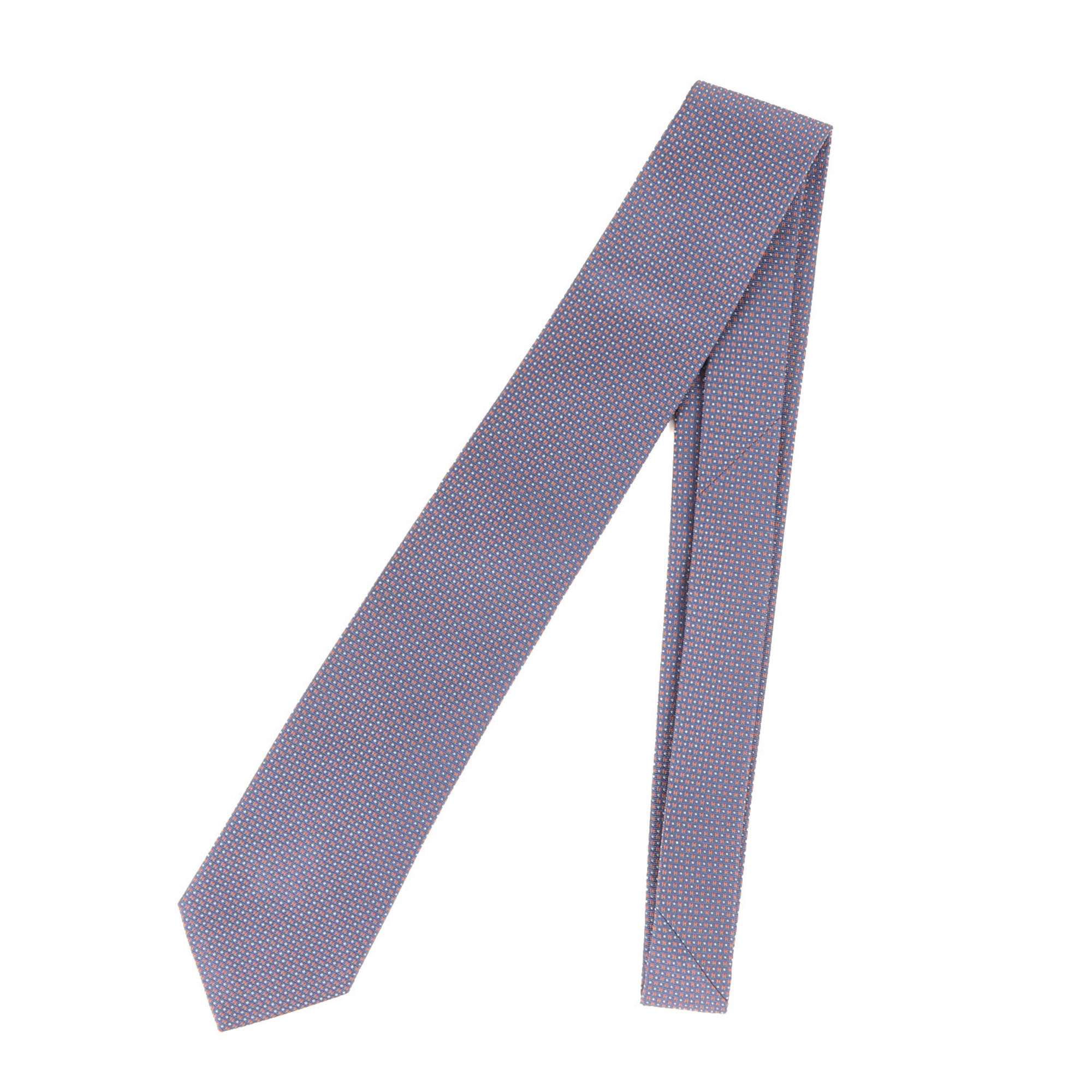 HERMES Mega Chariot H-patterned silk tie (339098T) featuring a three-dimensional horse mane design in navy and orange. Like new. K4615.